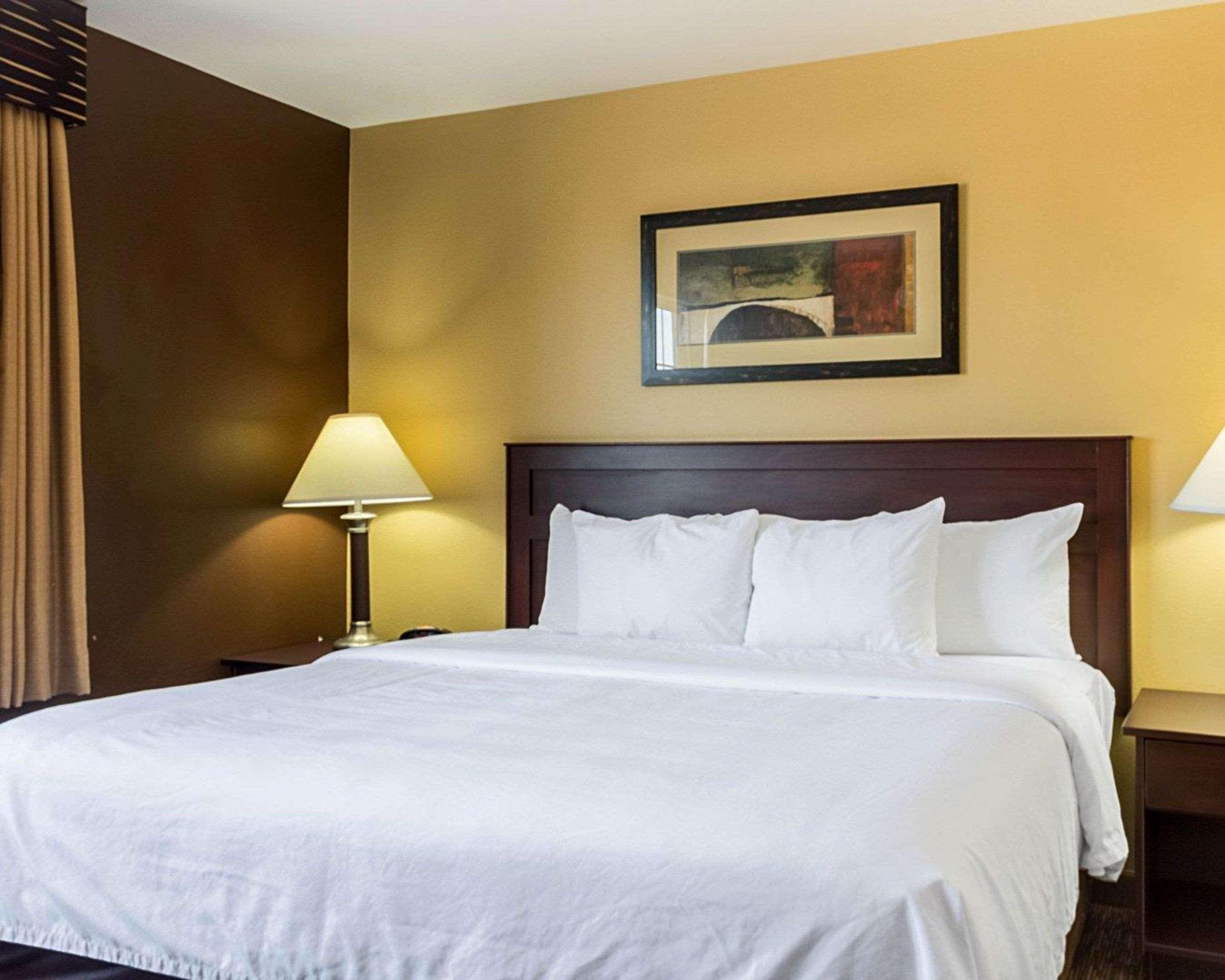 Mainstay Suites Minot Exterior photo