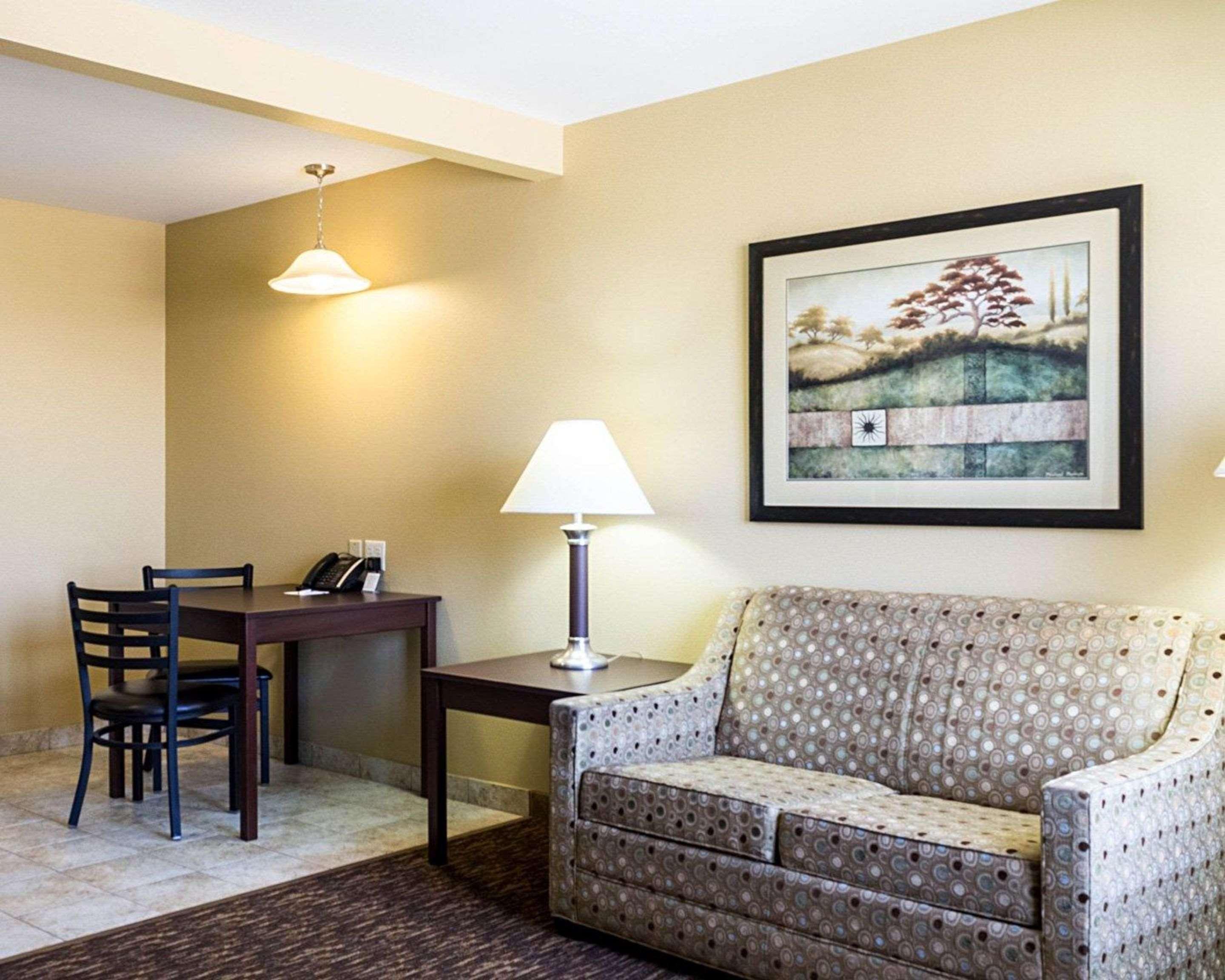 Mainstay Suites Minot Exterior photo