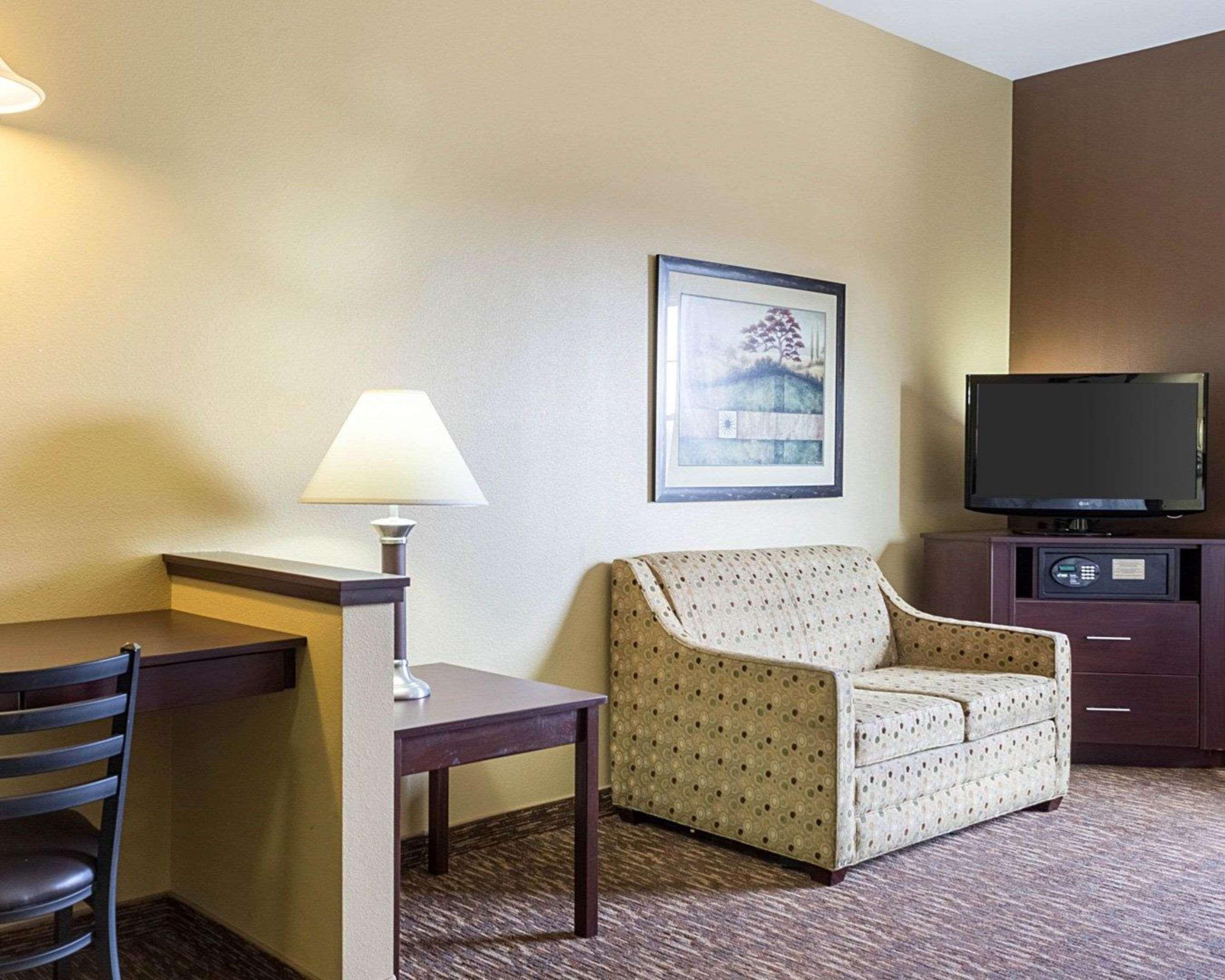 Mainstay Suites Minot Exterior photo