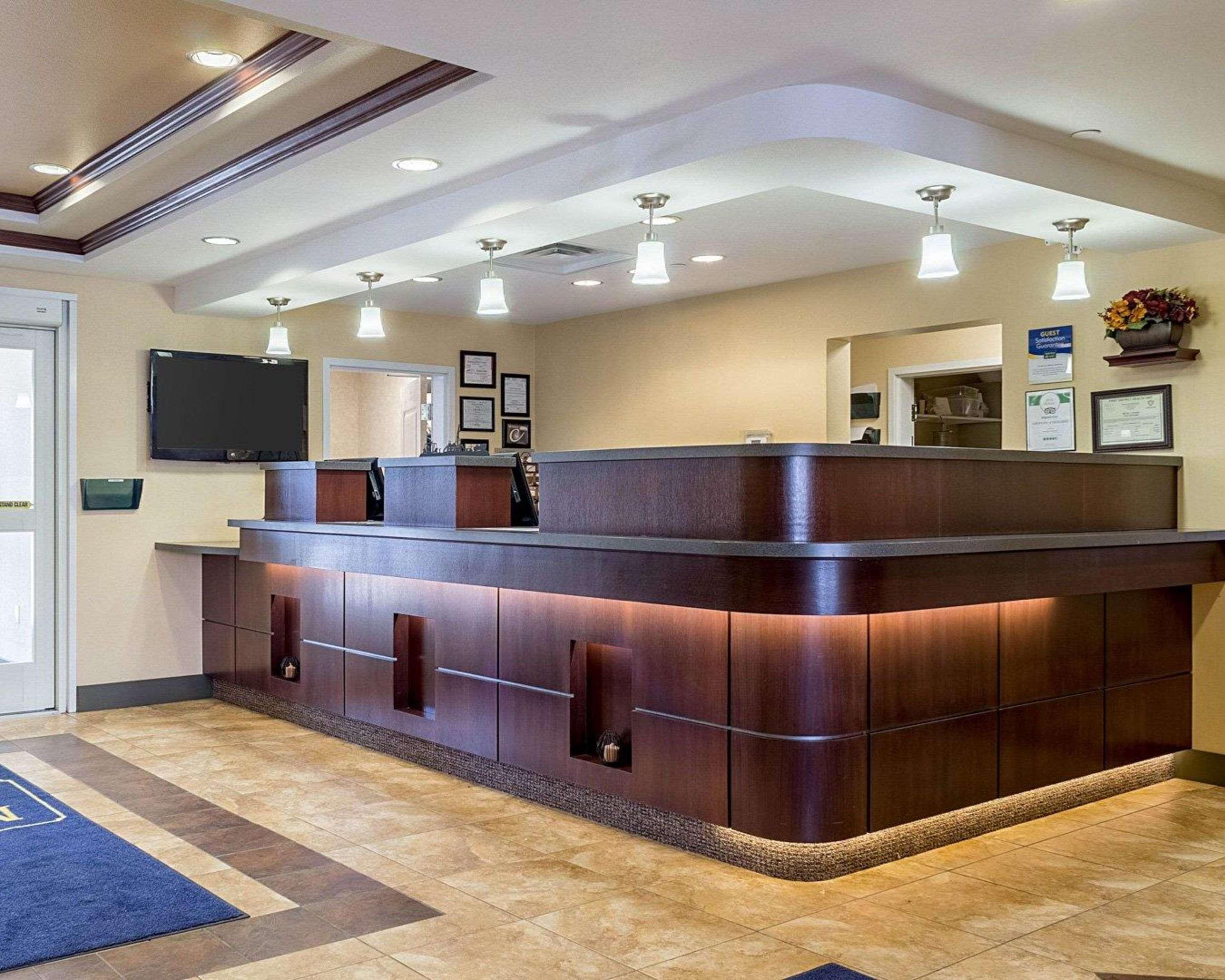 Mainstay Suites Minot Exterior photo