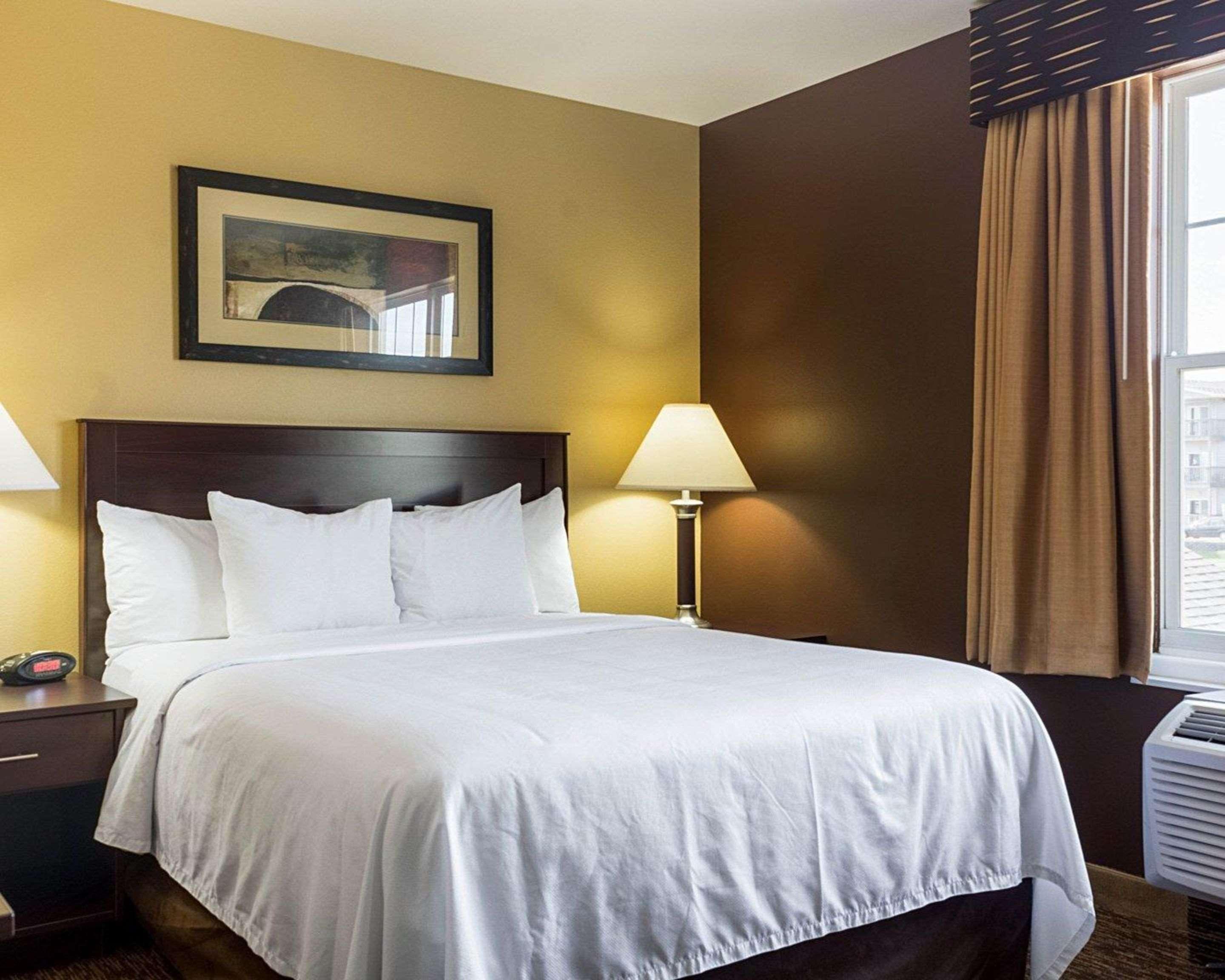 Mainstay Suites Minot Exterior photo