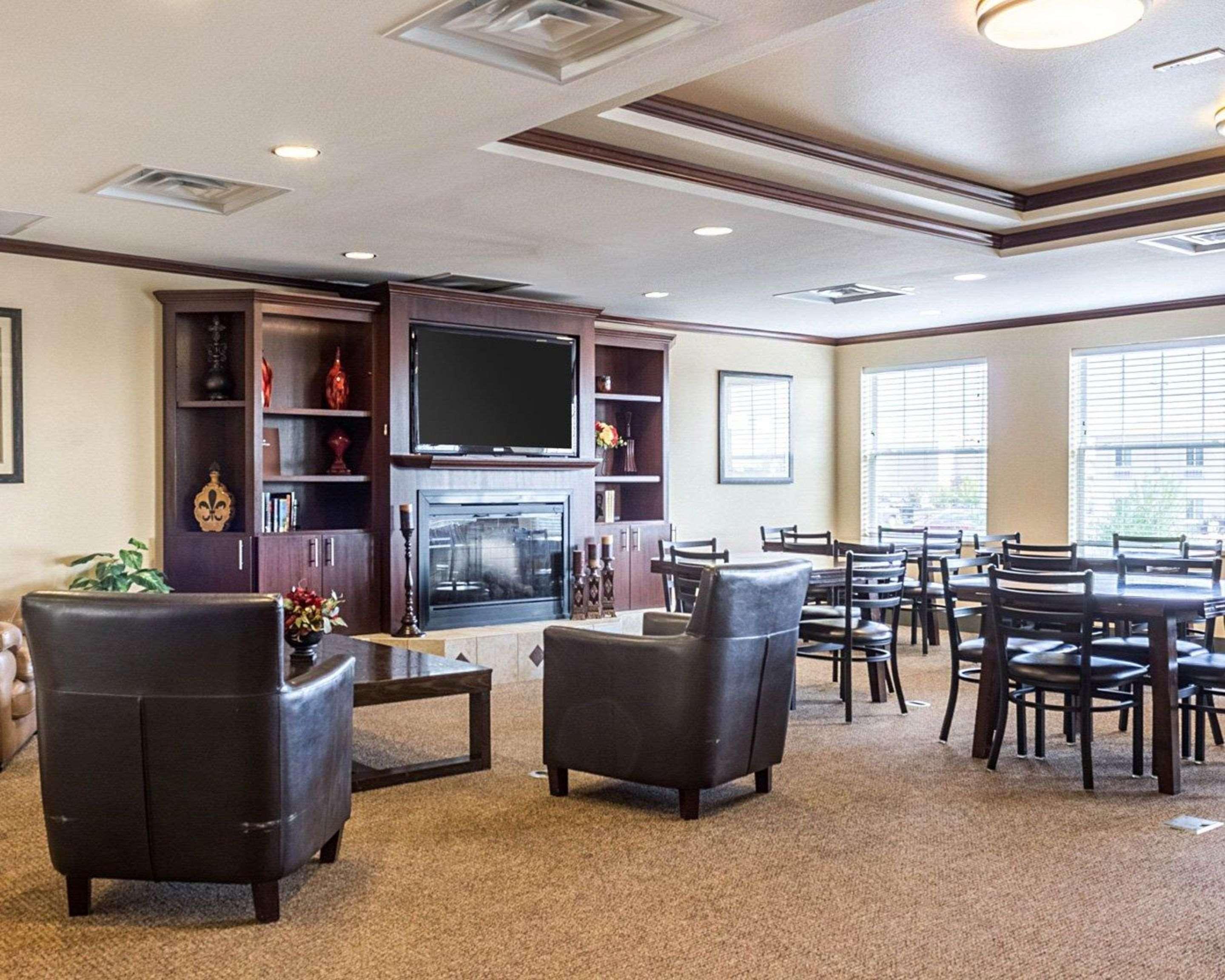 Mainstay Suites Minot Exterior photo