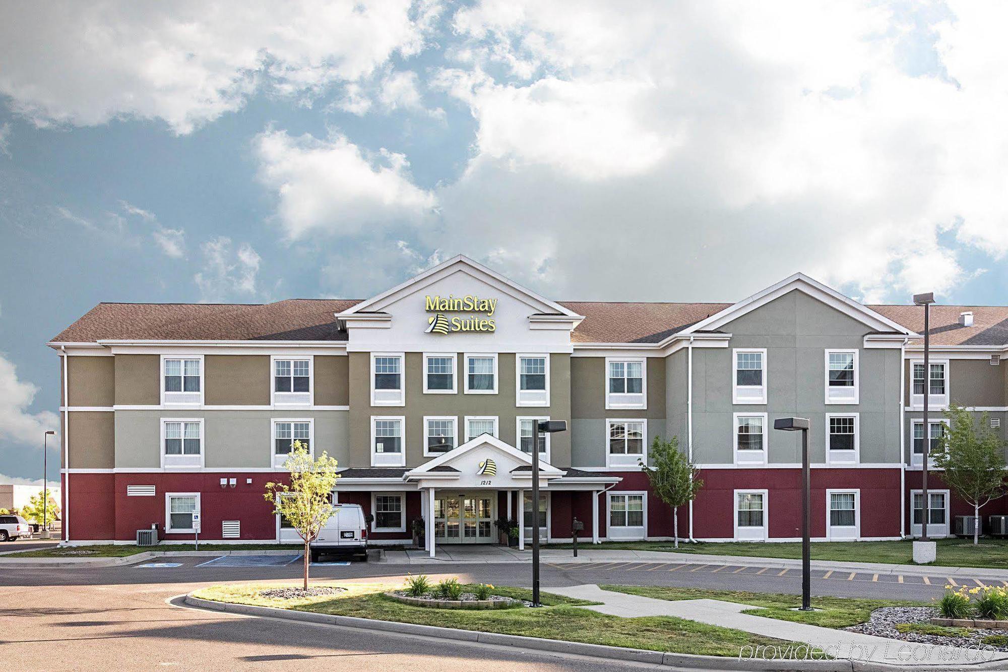 Mainstay Suites Minot Exterior photo