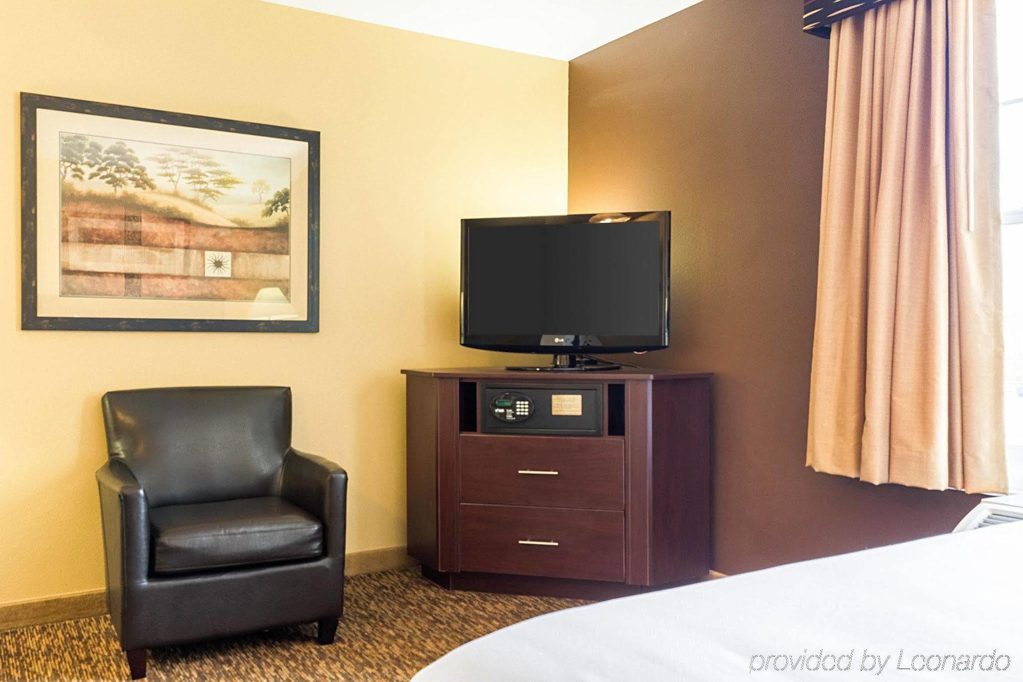 Mainstay Suites Minot Exterior photo
